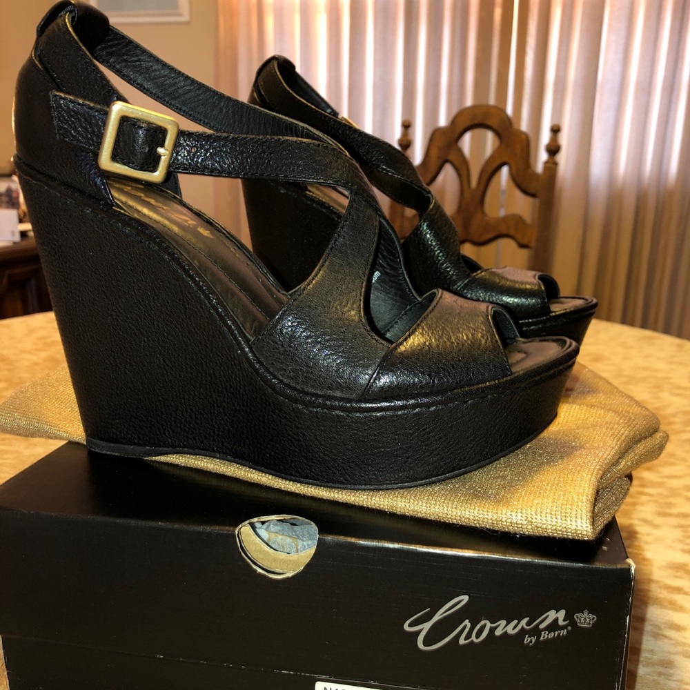 Crown by Born Chelsi wedge, Black size 7